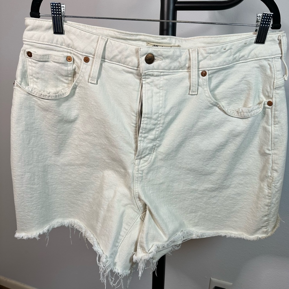 Madewell curvy mid length white raw hem Jean shorts.Size 33.Excellent condition.